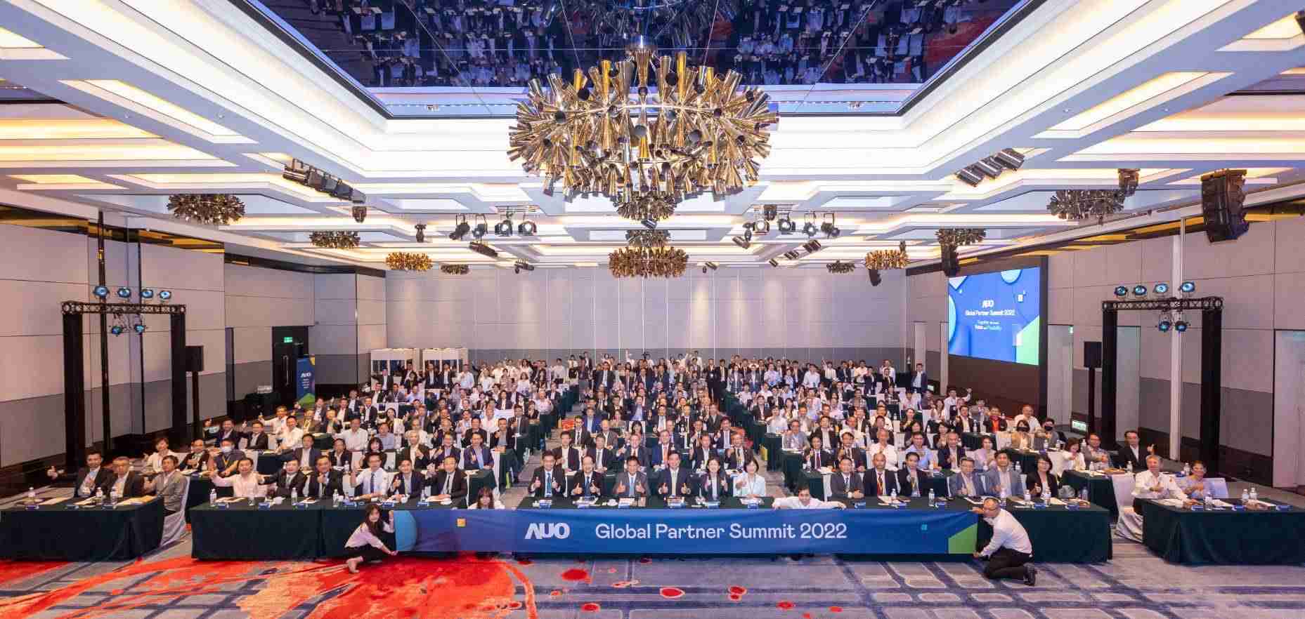 友達推動「安心、、、、創新、、、用心、、、、同心、、、、盡心」五星職旅，，，，為菲籍員工打造全方位照護，，，首度贏得「人權實踐與發展領袖獎」殊榮