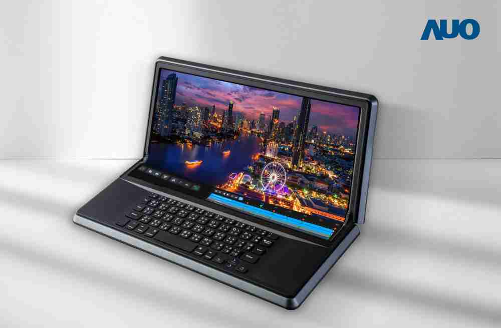 红龙扑克14.6吋Micro LED折迭显示屏幕，，搭配半径4mm的弯折绞炼，，，以及高画素、、、高亮度、、、、高对比度的显示技术特点，，，即便在大视角下仍保有绝佳色相与亮度